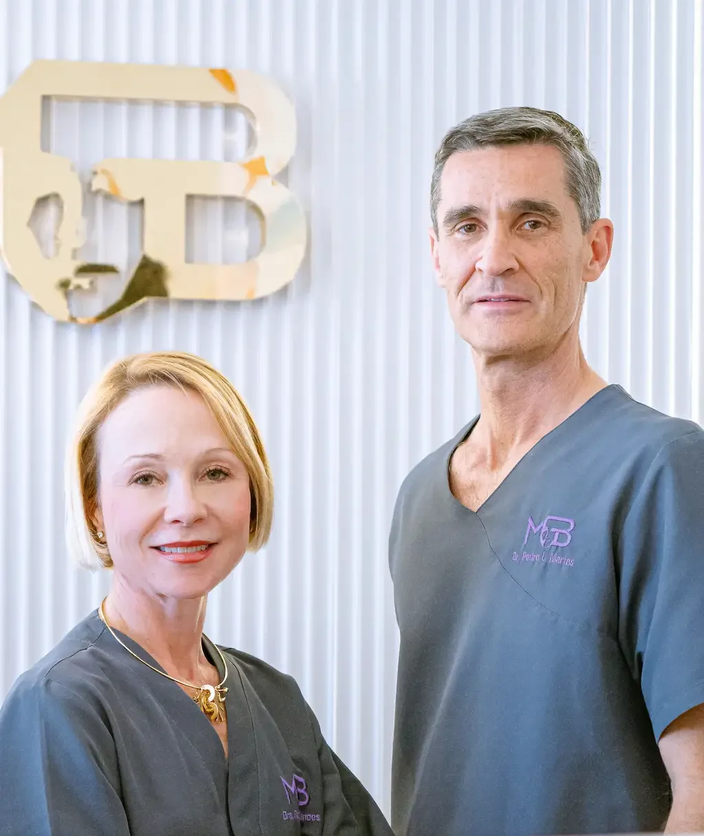 cirugia maxilofacial en Tenerife. Pedro Martos y Raquel Bances representantes de la clinica dental y maxilofacial en Tenerife